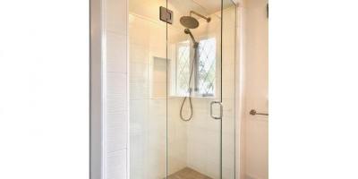 1682-beach-dr-bathroom-upper