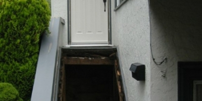 t1-linda-stairs-before